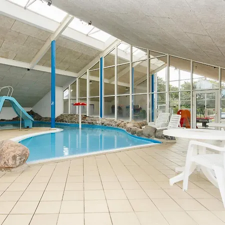 6 Person On A In Hemmet