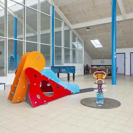 6 Person On A In Hemmet