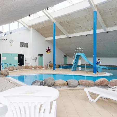 Nyaraló 6 Person On A In *