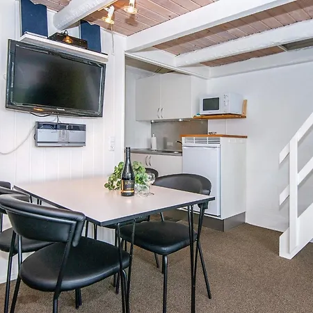 Nyaraló 6 Person On A In Hemmet