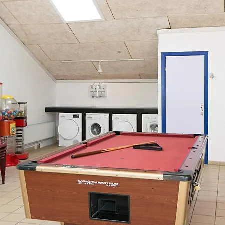 Nyaraló 6 Person On A In Hemmet