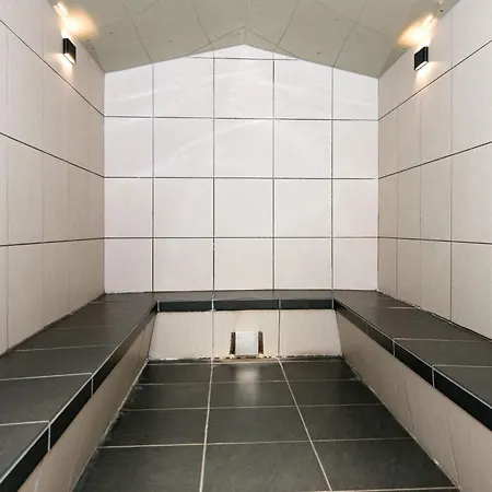 6 Person On A In * Hemmet