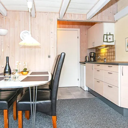 Nyaraló 6 Person On A In Hemmet