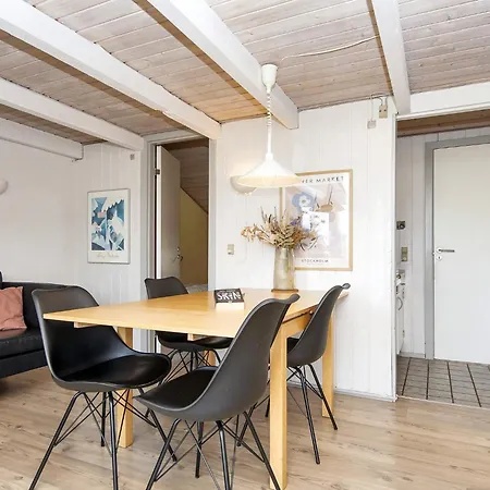 Nyaraló 6 Person On A In