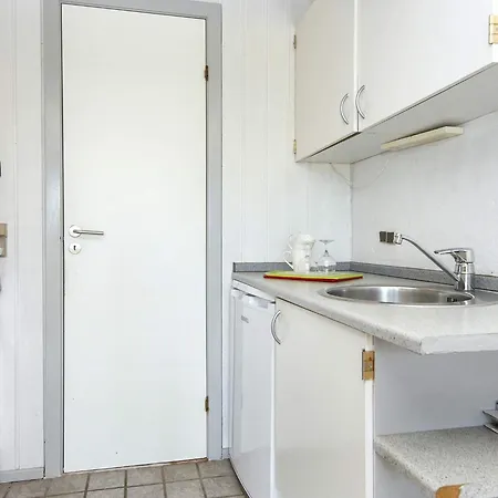 6 Person On A In Nyaraló