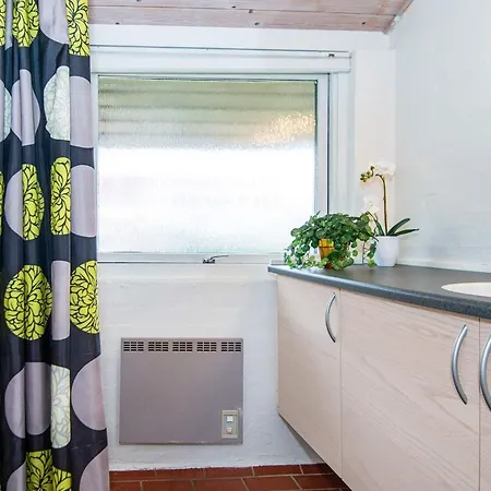 Nyaraló 6 Person On A In Hemmet