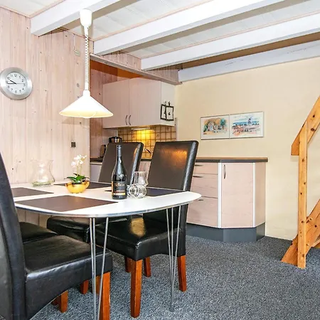 6 Person On A In Hemmet