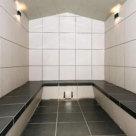 6 Person On A In * Hemmet