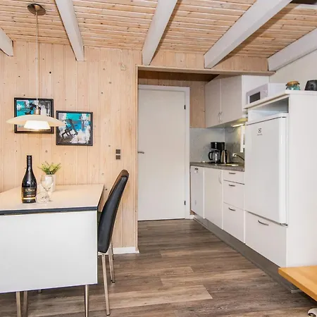 6 Person On A In בית נופש